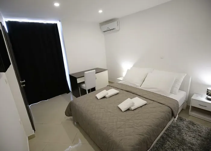 365 Rooms